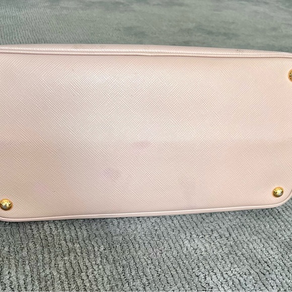 Authentic PRADA Saffiano Cuir Medium Double Bag in Cammeo. - Picture 5 of 12